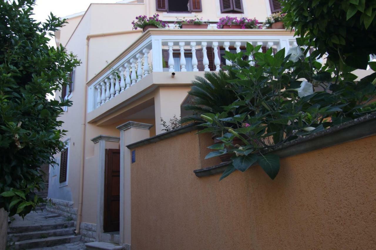 Apartamento App With A Lovely Patio Mali Lošinj Exterior foto