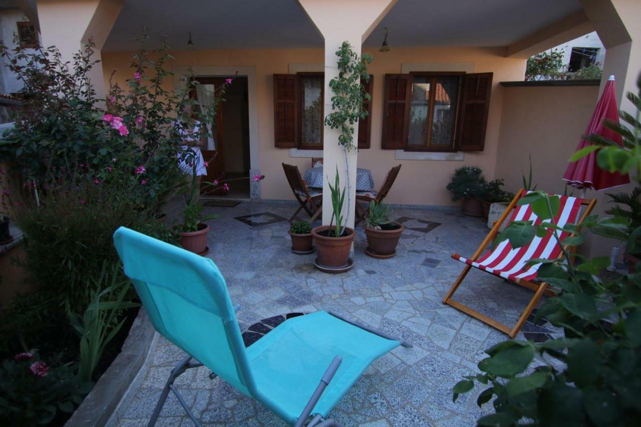 Apartamento App With A Lovely Patio Mali Lošinj Exterior foto