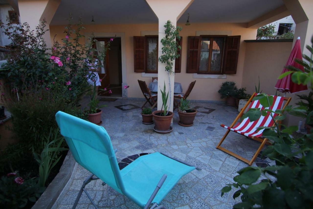 App With A Lovely Patio Mali Lošinj Exterior foto